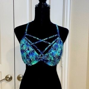 NWOT VS Pink bikini top Size 34C 34D